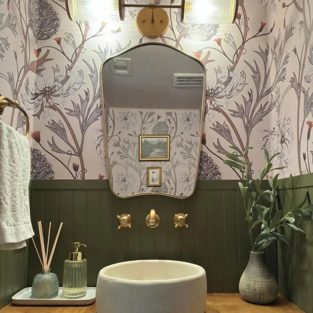 Bathrooom with botanical wallpaper